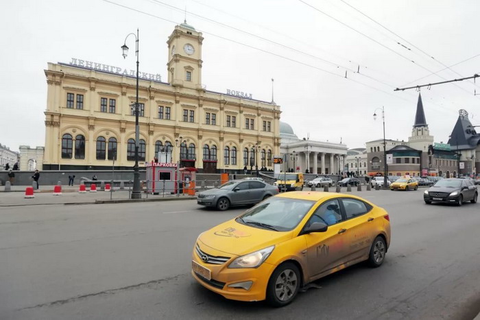 Такси у Ленинградского вокзала