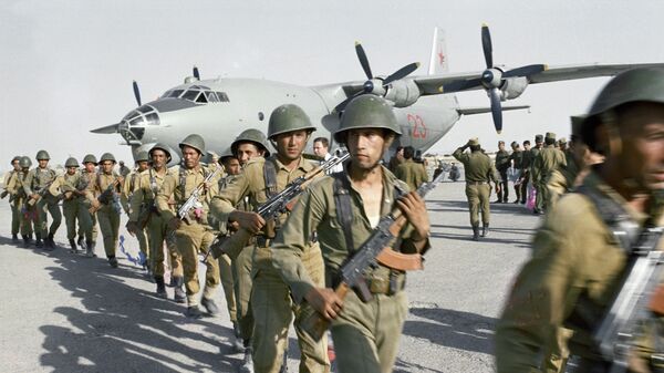 Высадка отряда специального назначения для проведения боевой операции в районе провинции Нангархар, Афганистан