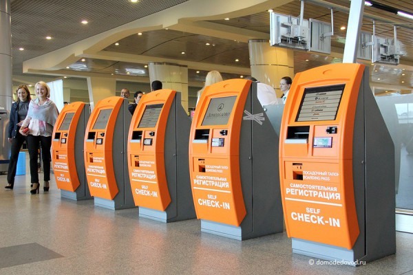 Киоски самостоятельной регистрации пассажиров в аэропорту Домодедово