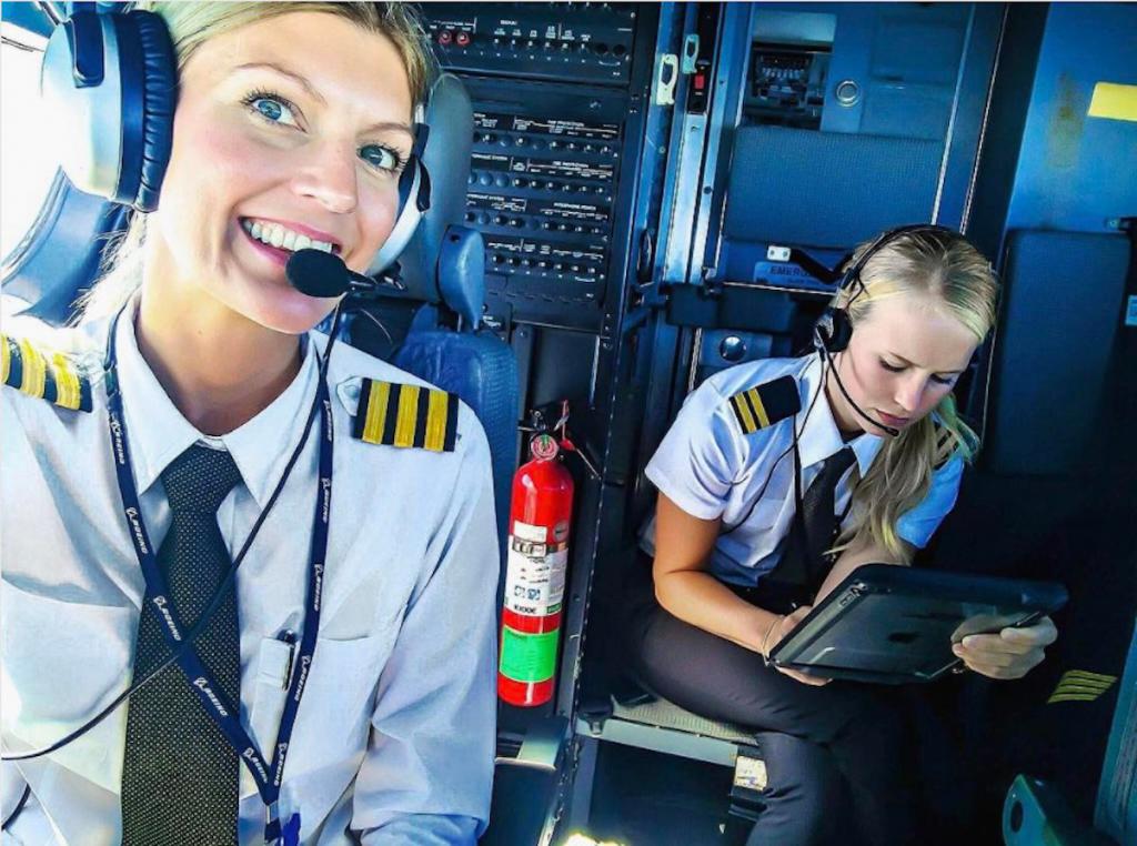 Молодые женщины-пилоты