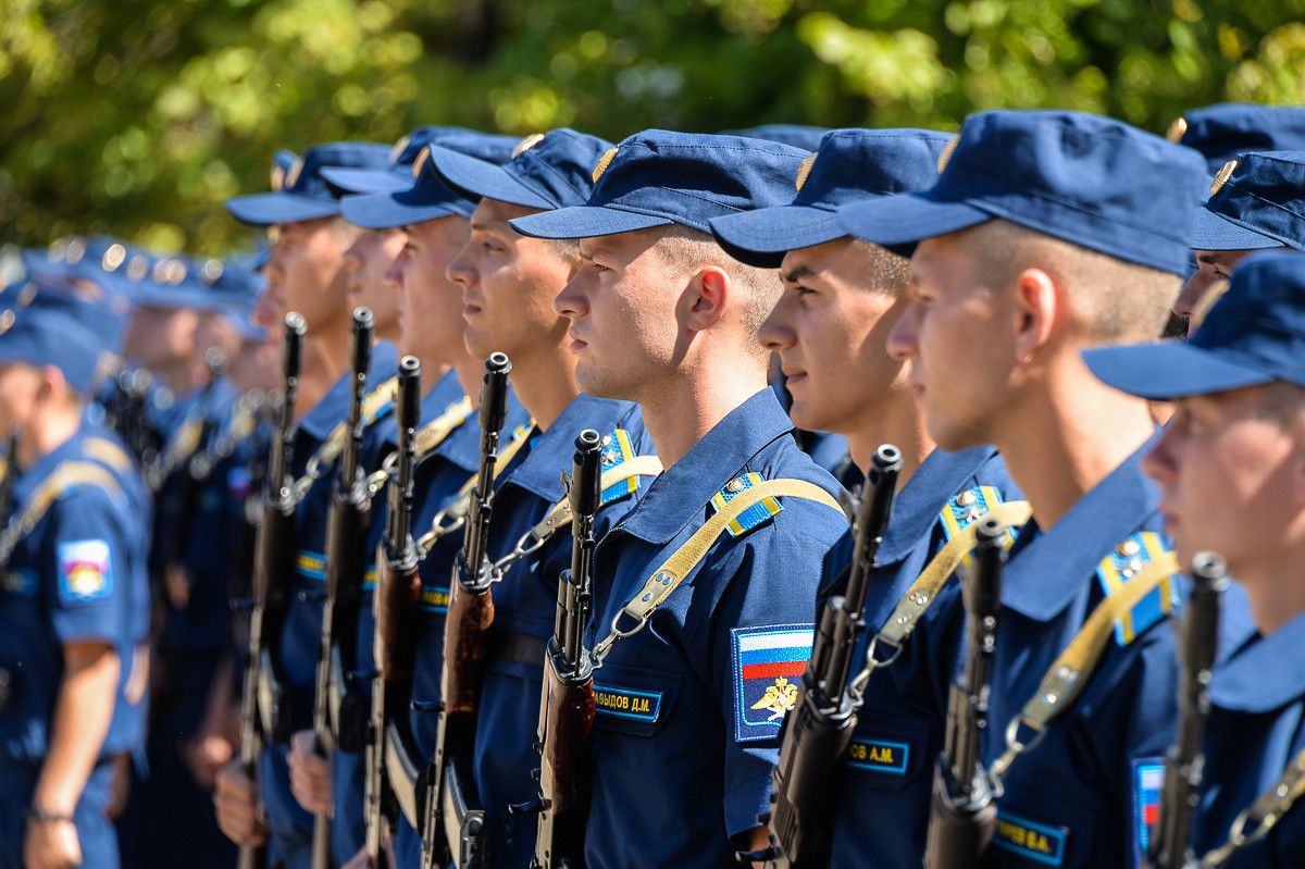 Краснодарское высшее военное летное. КВВАУЛ Краснодар 2007. Краснодарское высшее военное авиационное училище курсанты. Выпуск ВКС КВВАУЛ. Курсантки Краснодарского военного училища КВВАУЛ.