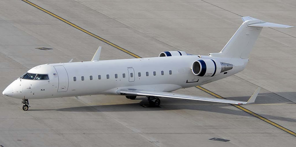 Самолёт Бомбардье CRJ-100/200. Bombardier Regional Jet 200. Самолёт Bombardier CRJ-100. Canadair Regional Jet 200 самолет. Самолет canadair crj 200