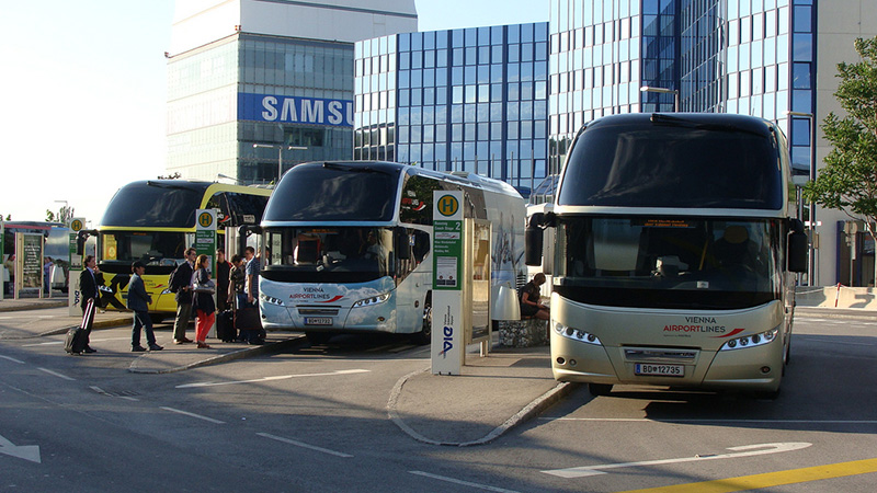автобус из аэропорта вены