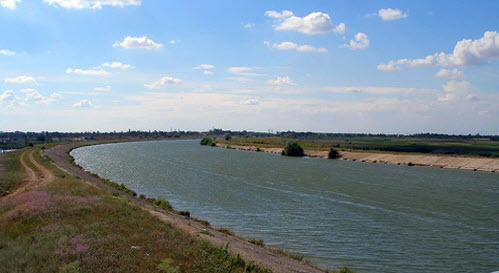Вид страссы М18 на Северокрымский канал, возле Джанкоя