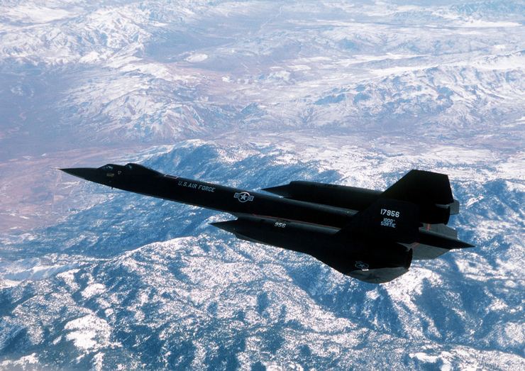 Первоначально самолет SR-71 Blackbird активно использовался военными для выполнения разведывательных полетов над территорией Советского Союза и его союзников