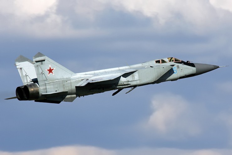 МиГ-31 может летать на сверхзвуковых скоростях на различных высотах