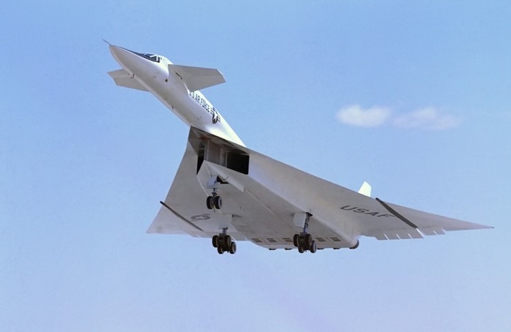 Высокая скорость бомбардировщику XB-70 Valkyrie была необходима для отрыва от советских самолетов-перехватчиков