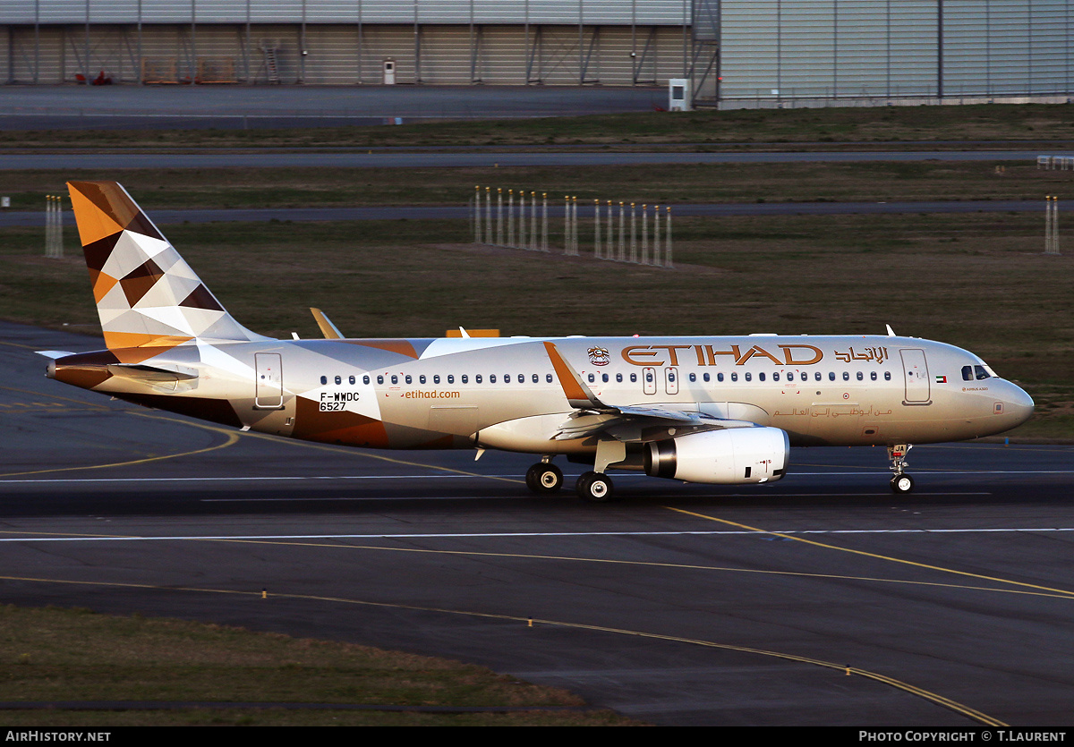 Airbus a320. Самолёт Airbus a320. Самолёт Airbus 320 232. Airbus a320 Etihad. Аэробус а320 Airways.