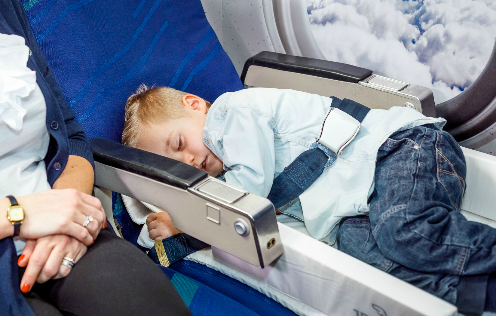 Приспособление для сна в самолете