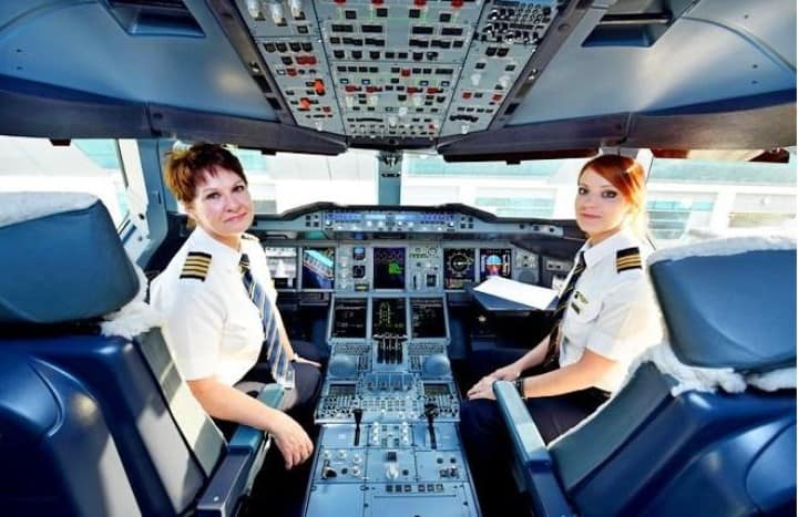 Фото: Женский экипаж авиакомпании Emirates. Источник: Деловой авиационный портал