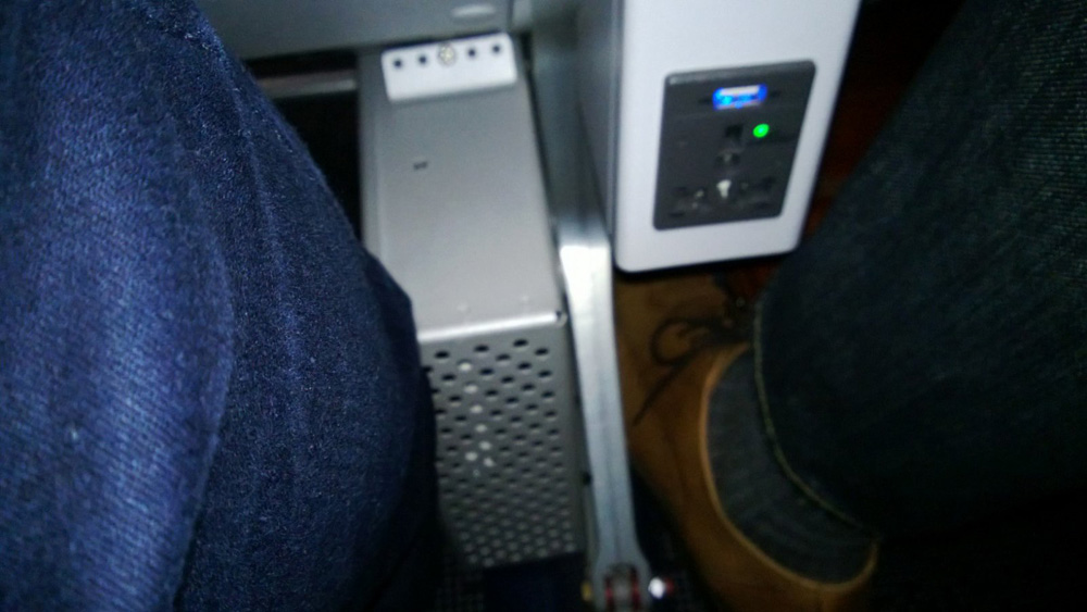 Заряжающие устройства в салоне самолета Аэрофлота